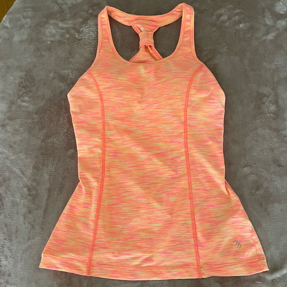 Beautiful athletic top. Excellent condition. - Picture 7 of 15